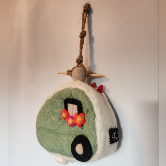 Felt Retro Camper Birdhouse - Picture 4 of 4